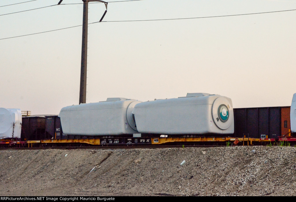 QTTX Flat car with load